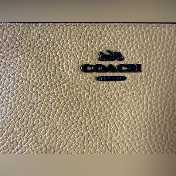 LAST ONE NWT Coach large Wristlet Honeycomb - Picture 3 of 10